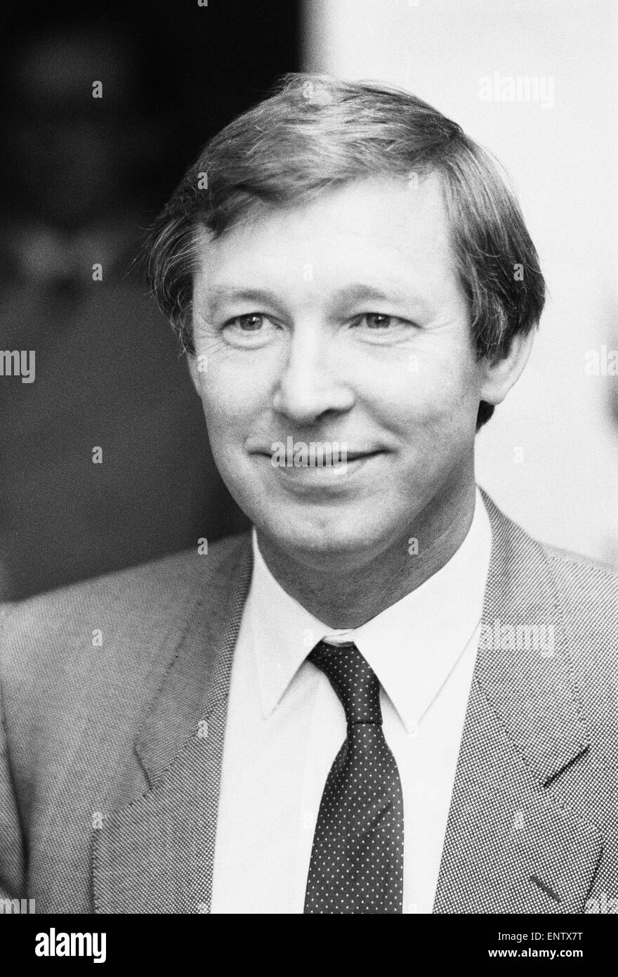 Manchester United-Trainer Alex Ferguson auf dem nach dem Spiel Pressekonferenz nach League Division One Spiel seiner Mannschaft an der Carrow Road, nur sein zweites Spiel seit seiner Ernennung. Das Spiel endete mit einem torlosen Remis. 15. November 1986. Stockfoto