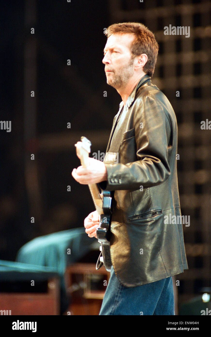 Eric Clapton auf der Bühne am Masters of Music Benefiz-Konzert, Hyde Park, London, 29. Juni 1996. Stockfoto