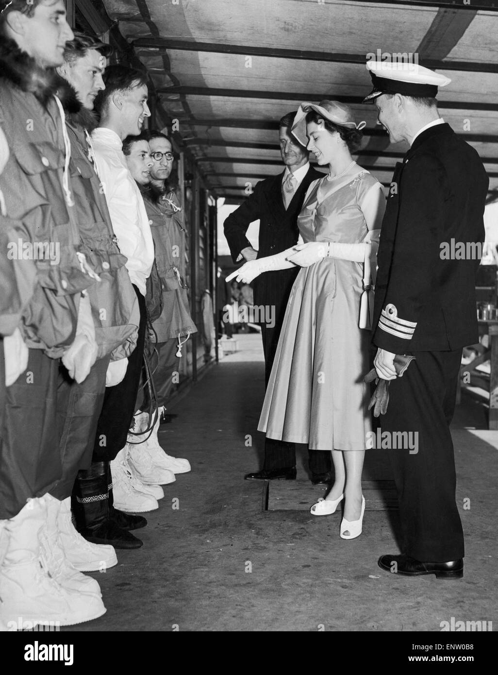 Der norwegische Robbenfänger Tottan, wird durch die Königin am Tower Pier geprüft. 1. Juli 1952. Stockfoto