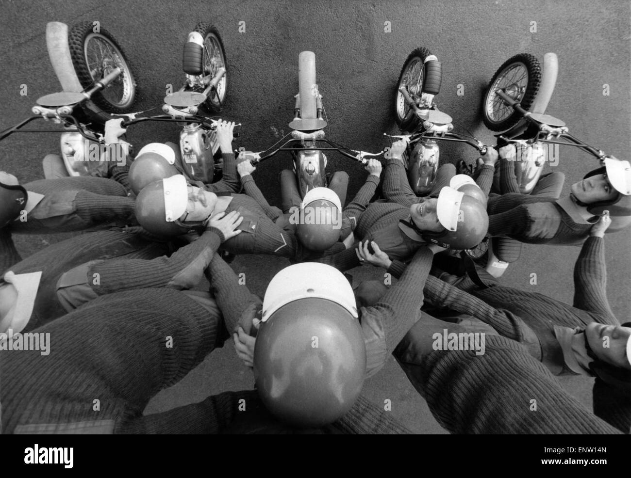 Die Aussicht von der Spitze der Pyramide von der Königlichen Artillerie Motor Cycle Display Team. 21. April 1979 P001844 Stockfoto