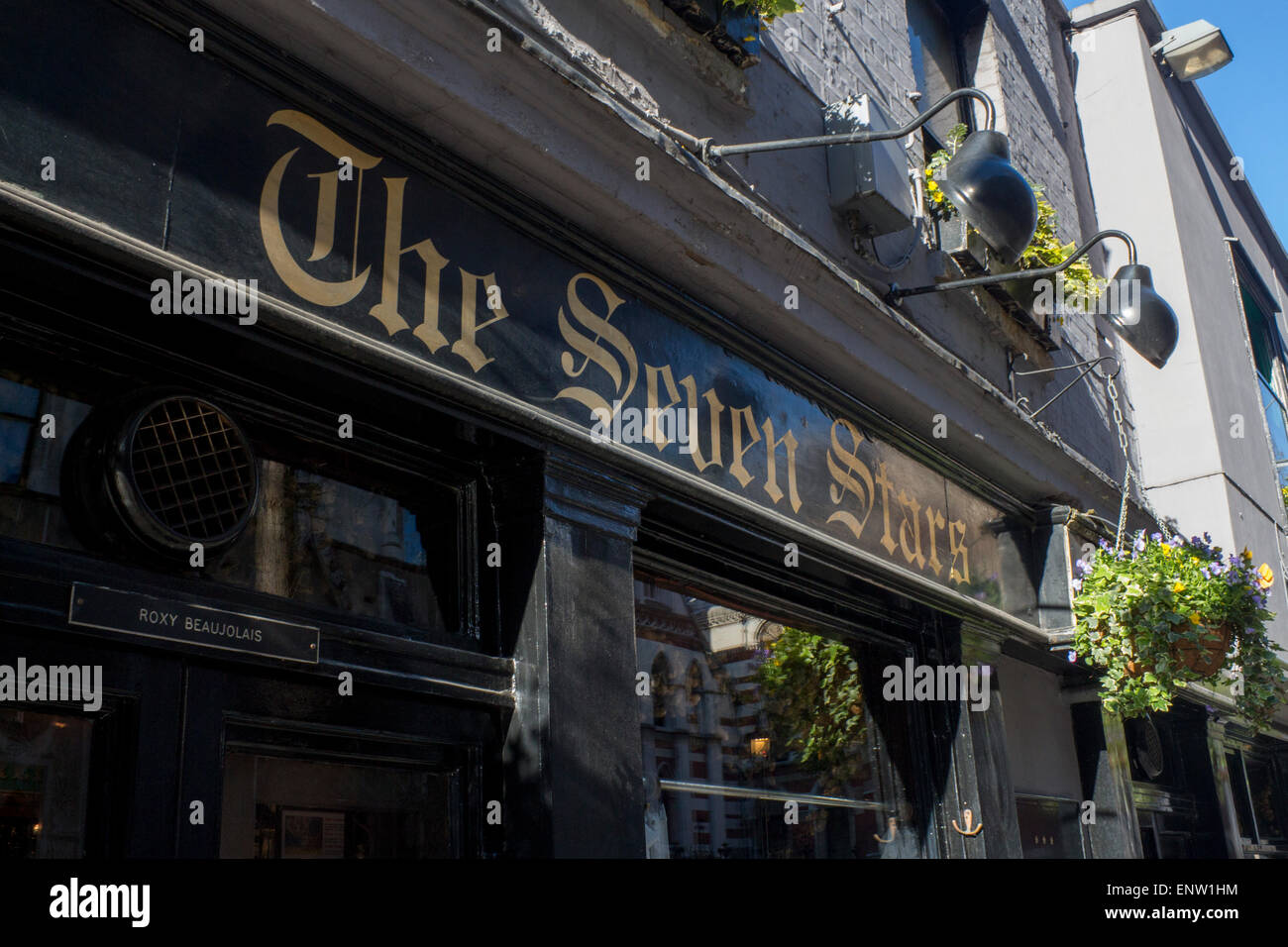 Sieben Sterne Pub Exterieur und Zeichen Carey Street London England UK Stockfoto