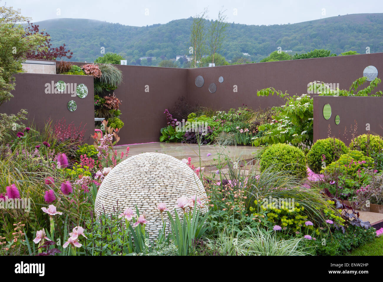 RHS Malvern Frühling zeigen 2014, erröten, entworfen von Pip Probert Außenräume Design Ltd vergeben Silber vergoldet Stockfoto