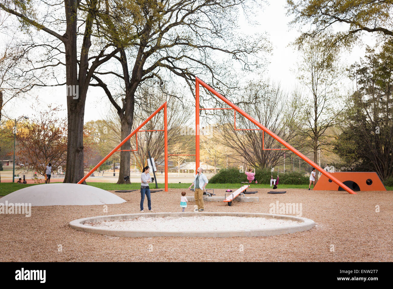 Isamu Noguchi erstellt Tennispl in Piedmont Park, Atlanta, Georgia, USA. Stockfoto