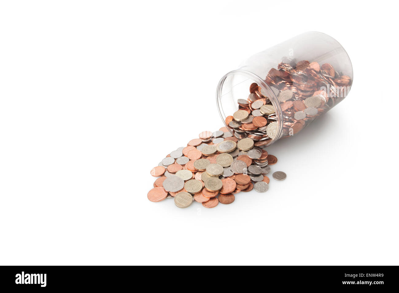 Geld Glas voll der Bank of England Münzen, Pfund-Münzen an der Spitze Stockfoto