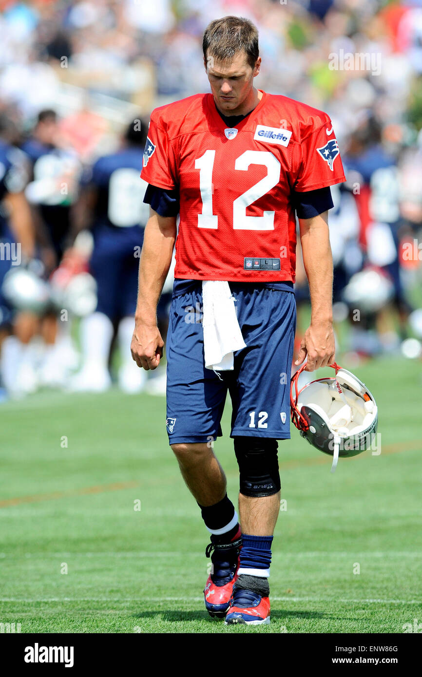 8. August 2012-New England Patriots quarterback Tom Brady #12 in Gemeinschaftspraxis zwischen den Patrioten und die Heiligen im Gillette Stadium in Foxborough, Massachusetts. Eric Canha/CSM. Stockfoto