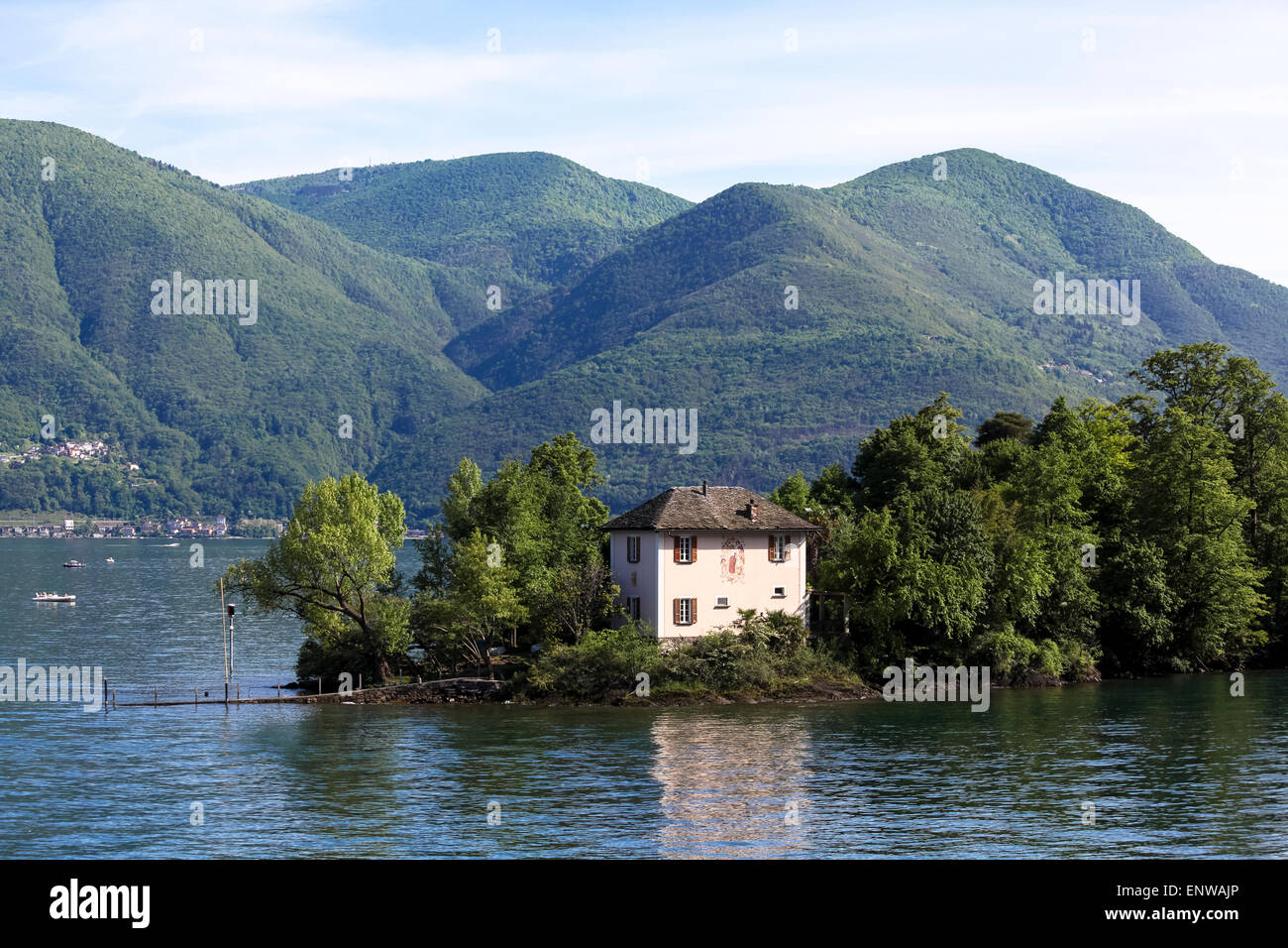 Einer der die BrissagoInseln (Isole di Brissago) am schweizerischen