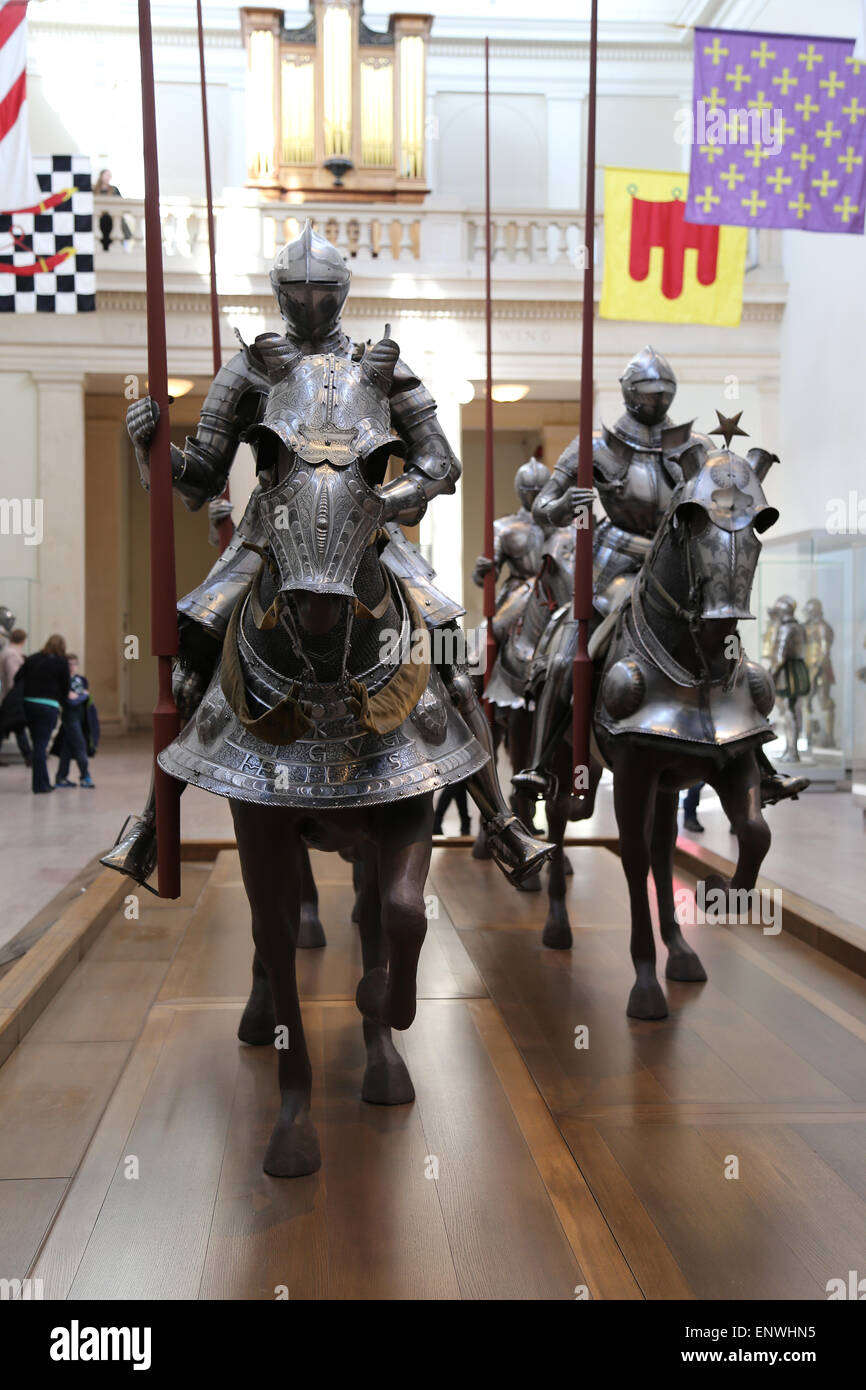 Rüstung für den Kampf. Plattenrüstung für Mensch und Pferd. Europa. Metropolitan Museum of Art. New York. USA. Stockfoto