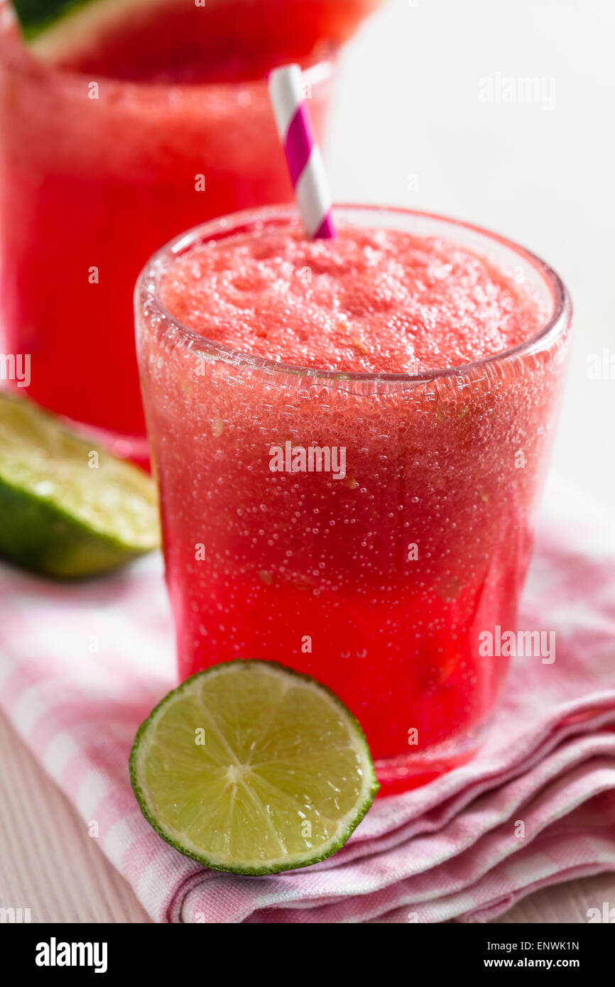 Lecker und erfrischend Wassermelone und Kalk trinken Stockfoto