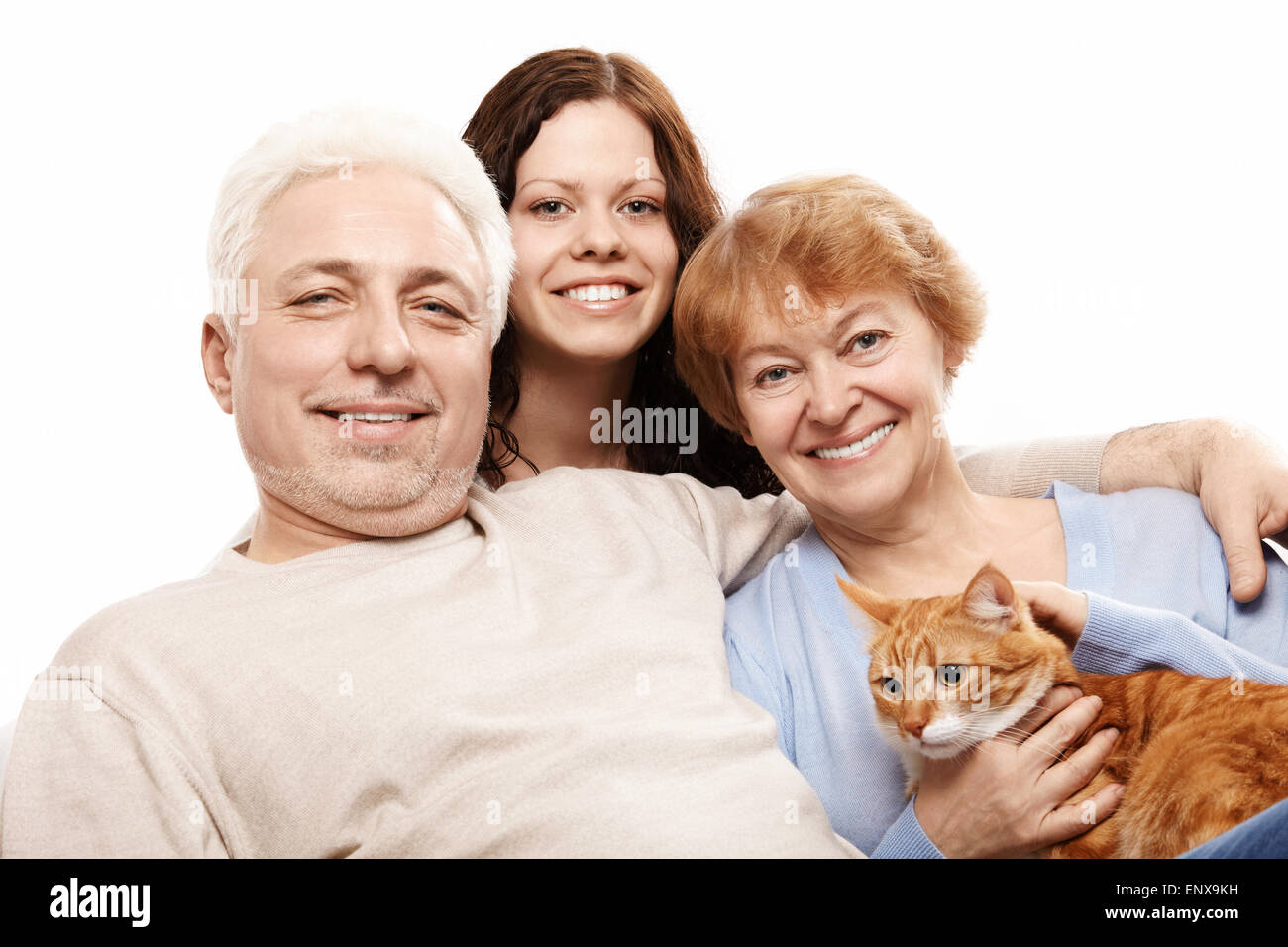 Fröhlichen Familien und eine Katze auf einem weißen Hintergrund Stockfoto
