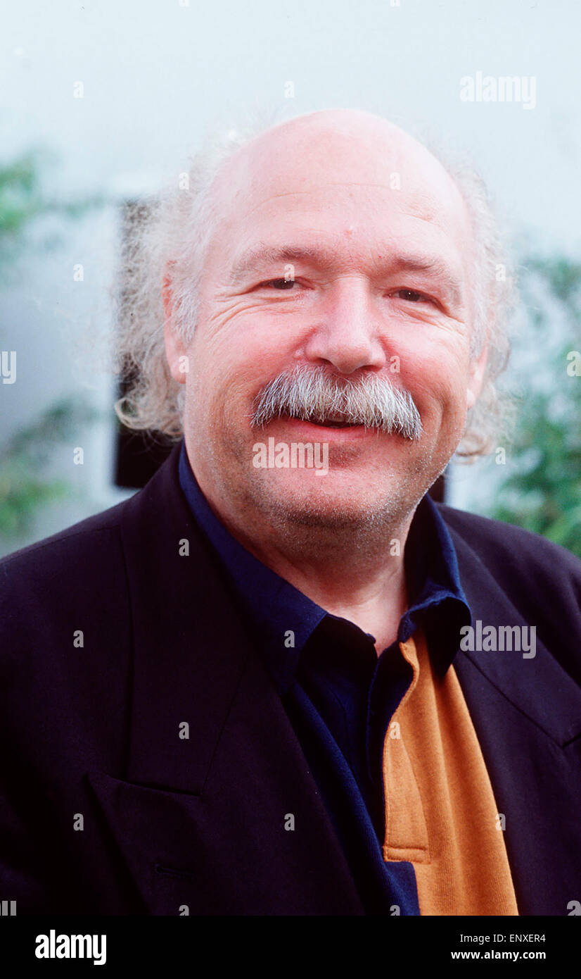 Der Deutsche Fernsehjournalist Und Gesellschaftsreporter Albert Krogmann (1941 – 1999), Portrait ca. 1993. Deutschen Fernsehen jou Stockfoto