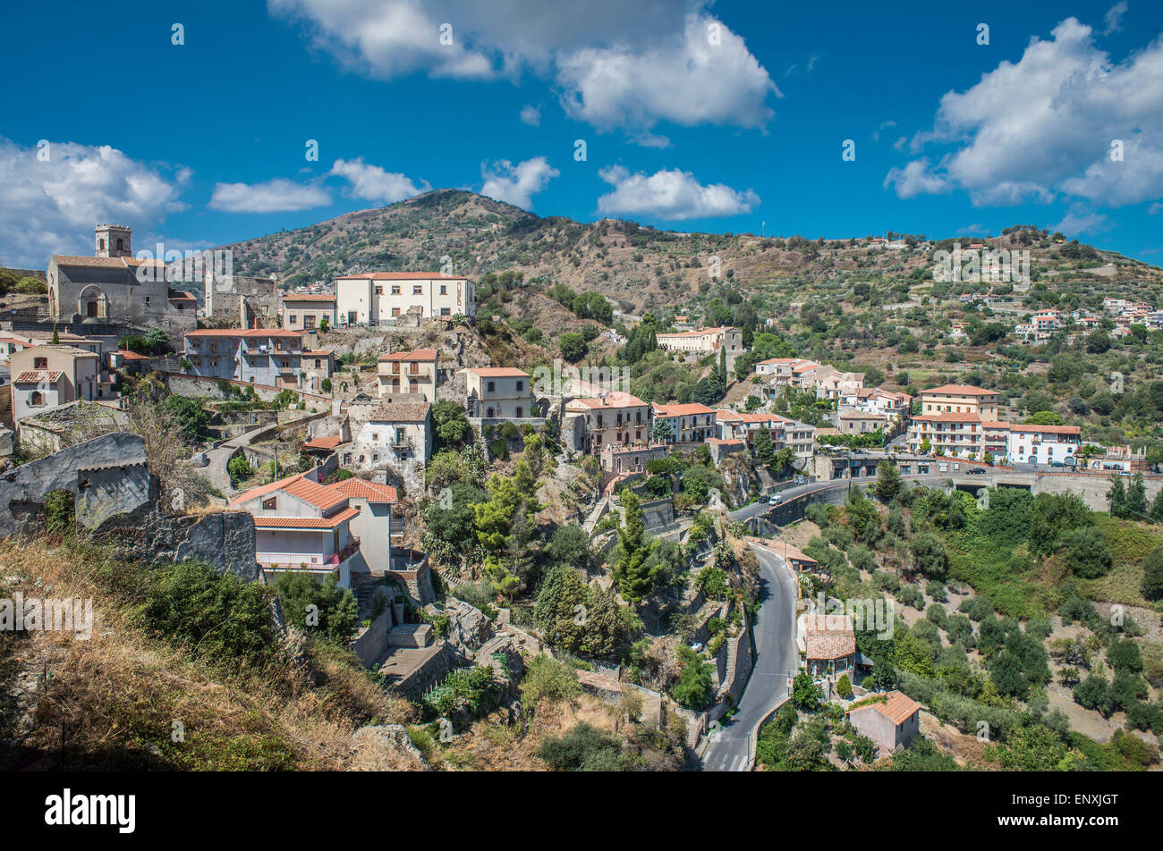 Italien: Ein Panoramablick über das Dorf Savoca in der sizilianischen Provinz Messina Stockfoto