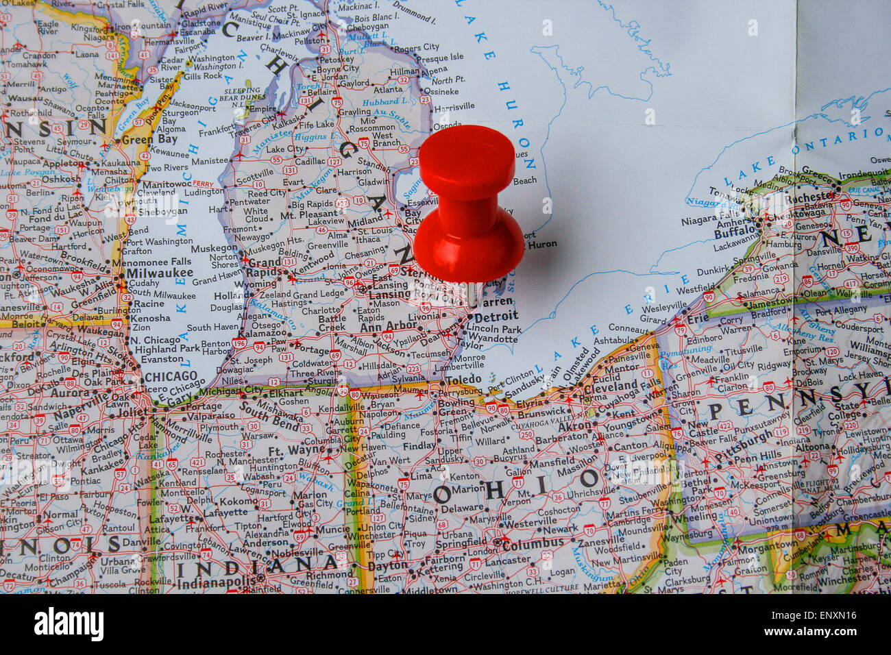 Red pin auf der Karte der USA zeigt in Detroit, Michigan Pin auf