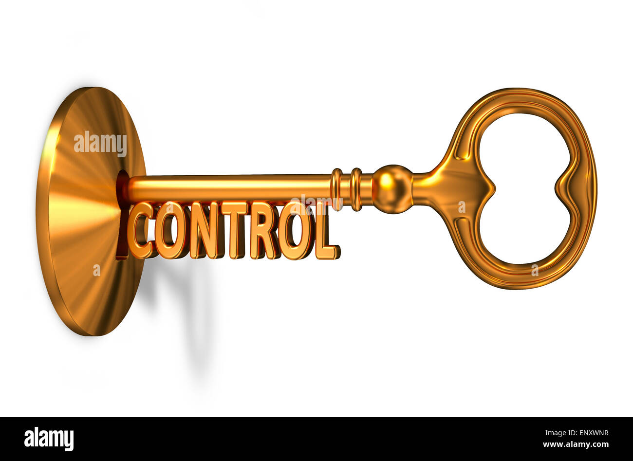 Kontrolle - goldener Schlüssel wird in das Schlüsselloch eingefügt. Stockfoto