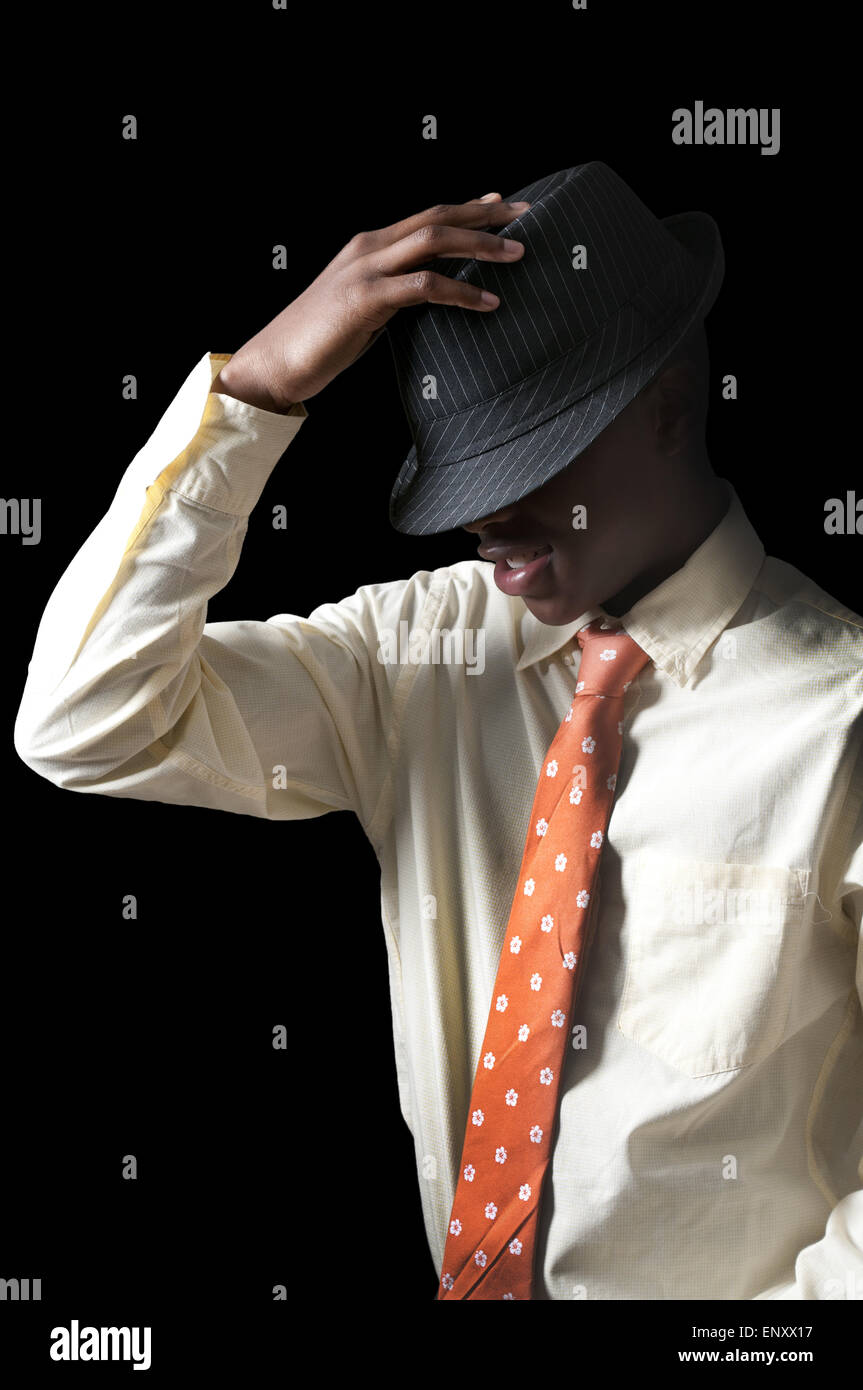 Schwarzer Teenager Mann in Fedora Stockfoto