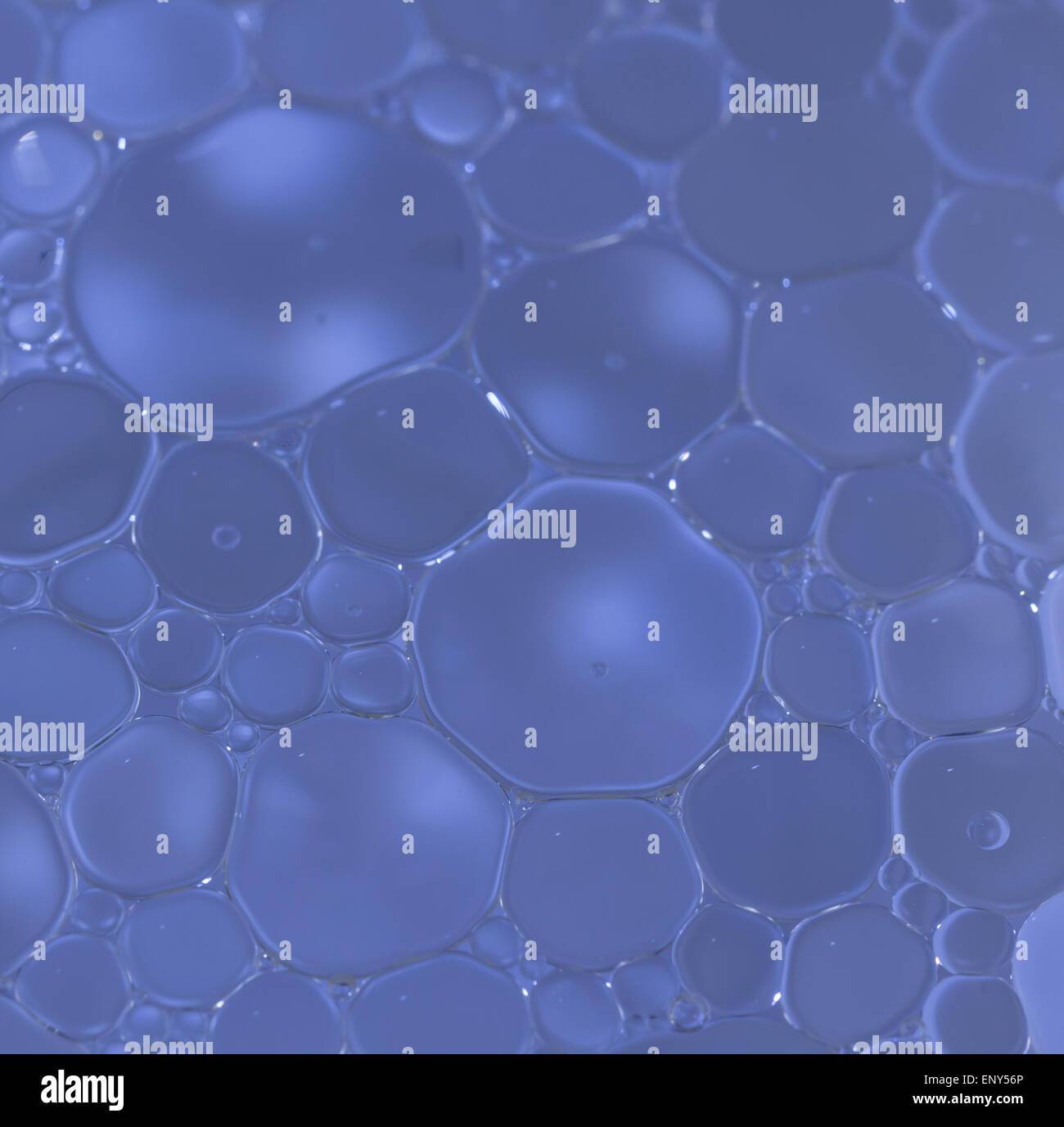 Makroaufnahme von Öl in Wasser abstrakt und für den Hintergrund gemischt Stockfoto