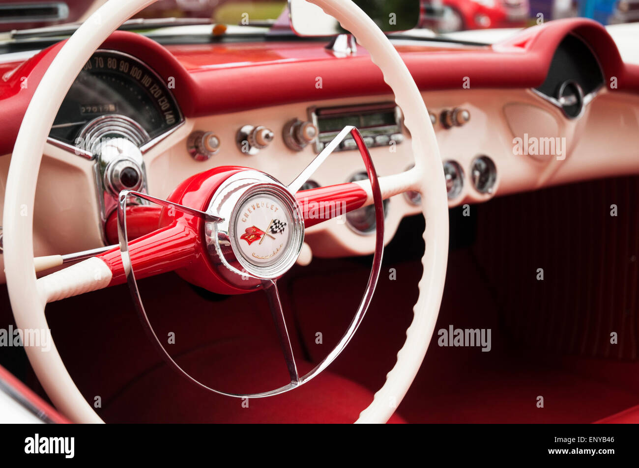 Nahaufnahme Bild im Innenraum/Dashboard eines 1950er Jahre amerikanische Autos, Lenkrad Detail zeigen. Stockfoto