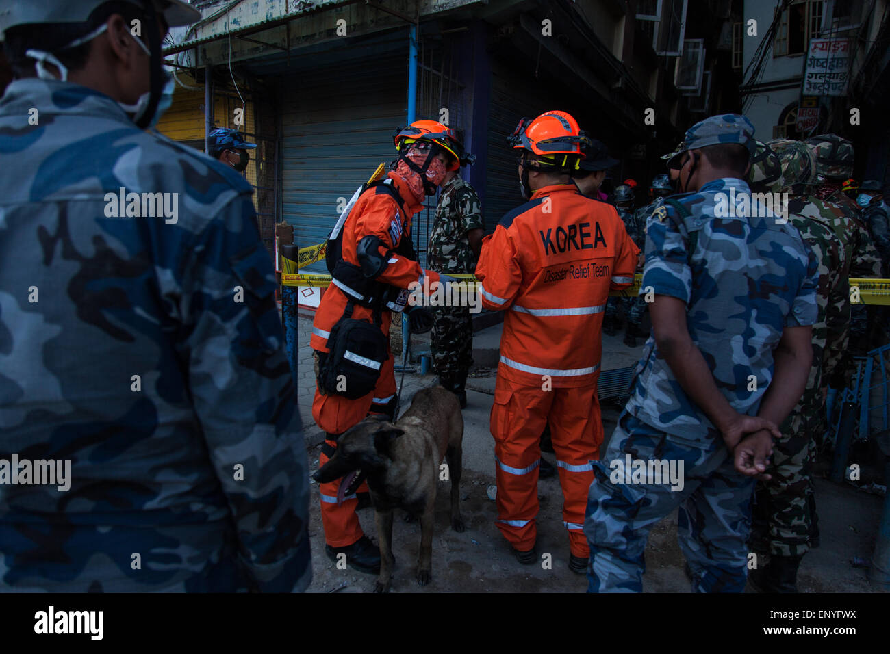 Koreanische Katastrophe Team Ausführen eines Vorgangs im Goganbu Nepal. Stockfoto