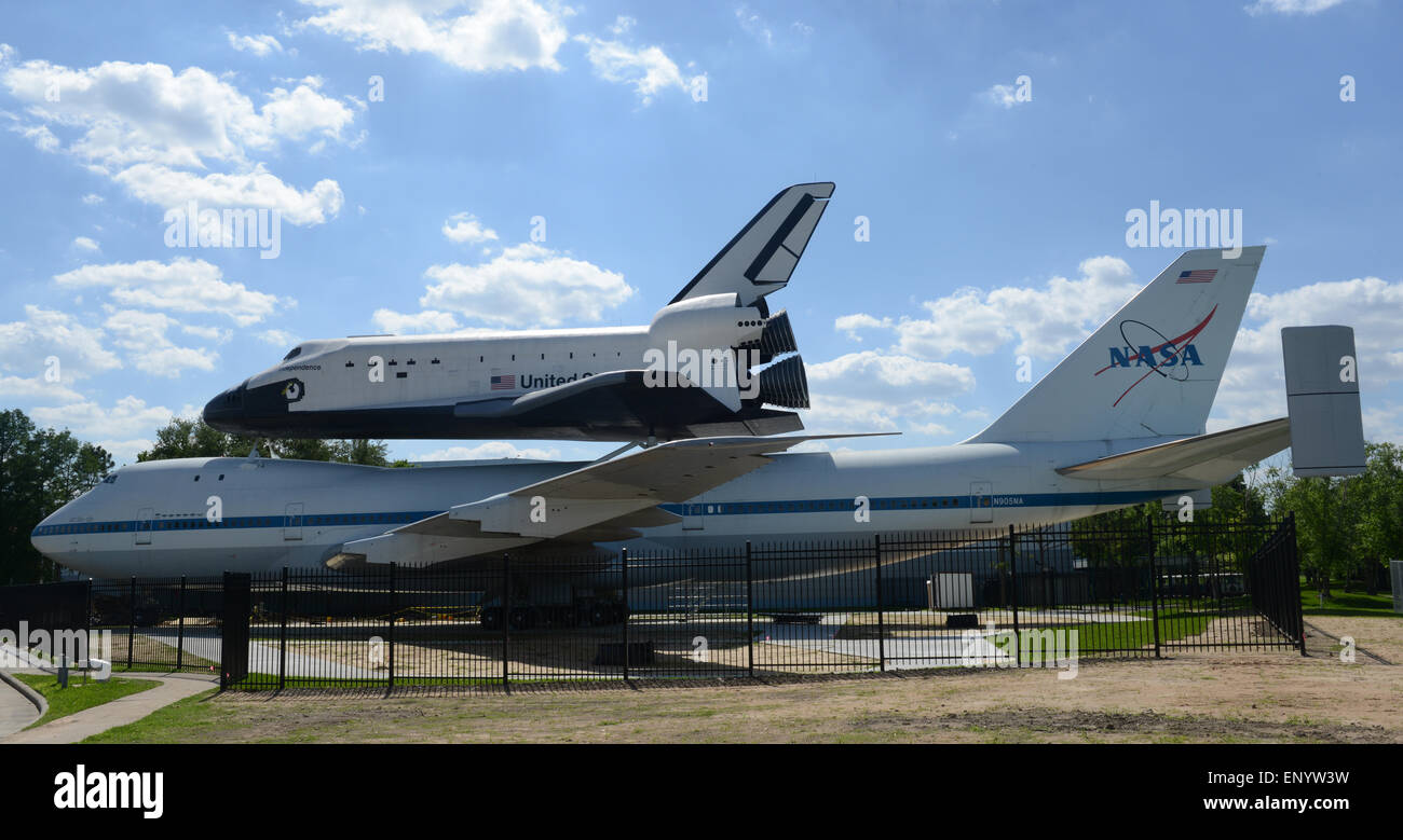 Space Shuttle Unabhängigkeit Replik sitzt jetzt auf der Boeing 747, ein Shuttle Trägerflugzeug im Space Center Houston, Texas, USA. Stockfoto