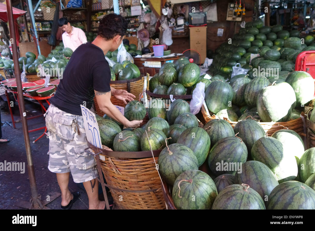 Wassermelonen auf einen Stall in einen Bangkok-Lebensmittelmarkt, Thailand, Februar Stockfoto
