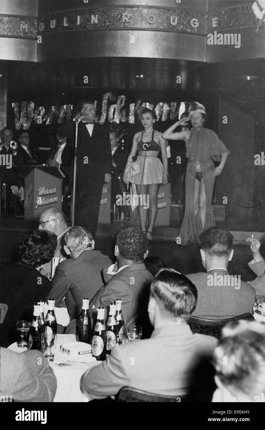 Die Meist Männlichen Gast Genießen die Show Im Nachtclub Moulin Rouge Auf der Reeperbahn in Hamburg, 1950er Jahre. Die meist m Stockfoto