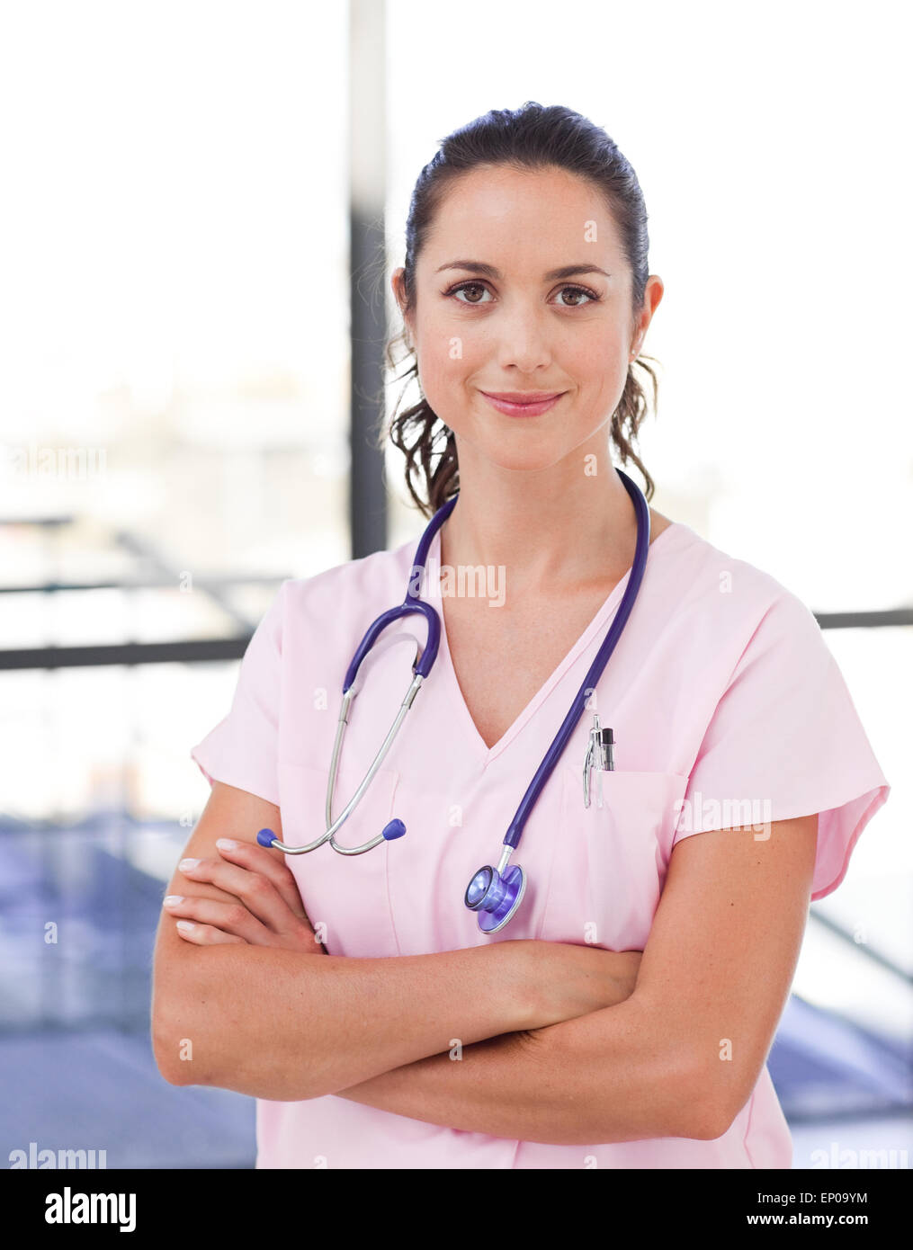 Porträt eines lächelnden weiblichen Arztes Stockfoto