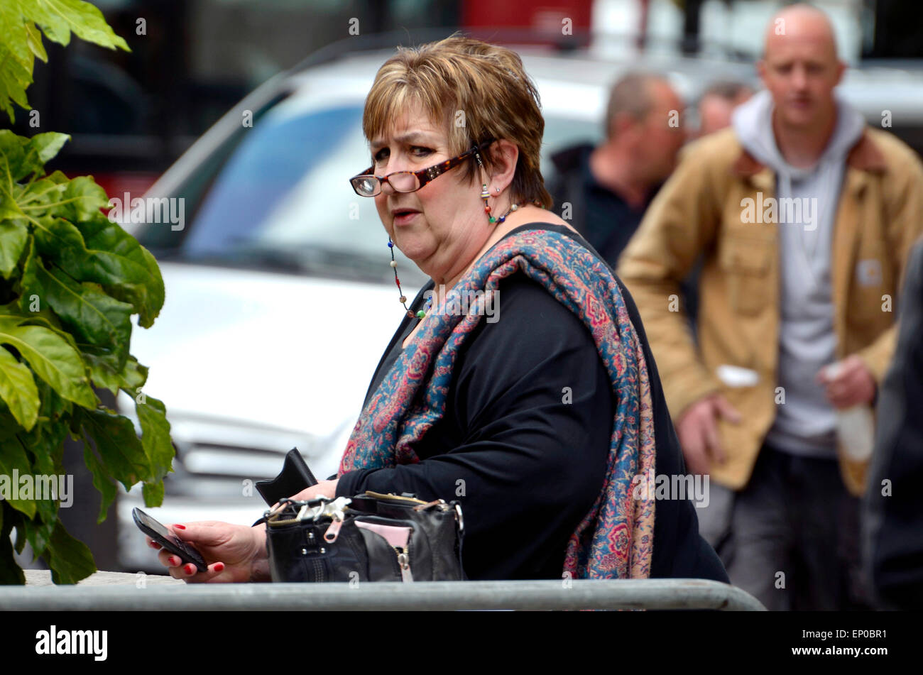 Jenni Murray, DBE. BBC Radio-Journalist und Rundfunksprecher, Moderator von Radio 4 Frau Stunde, außerhalb der BBC Broadscasting House Stockfoto