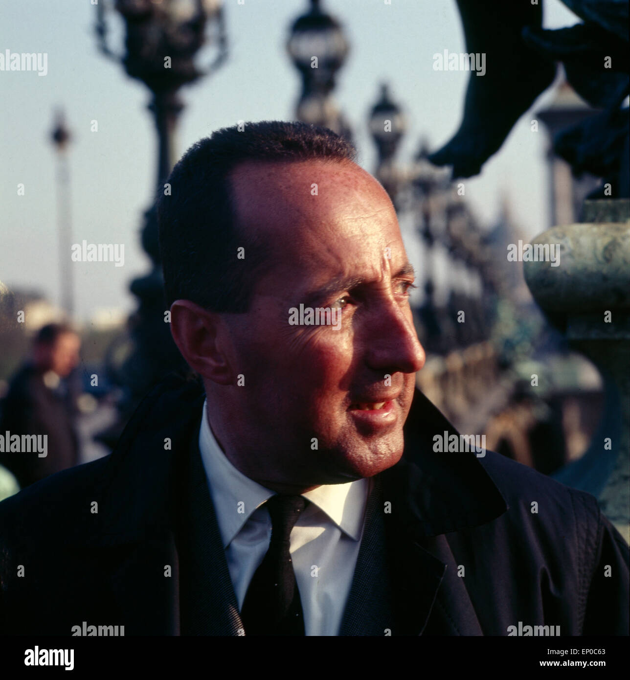 Der Deutsch französischen Journalist Und Publizist Peter Scholl-Latour in Paris, ca. 1964. Deutsch-französischer Journalist und Verleger Stockfoto