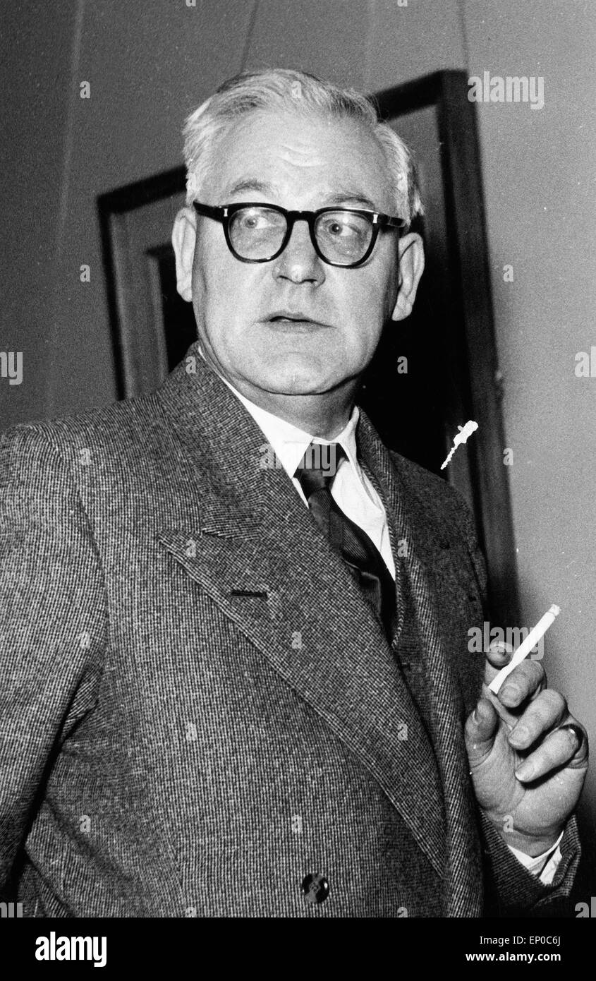 Der Auslandskorrespondent des NWDR / NDR in London, Dr. Ernst Adam, ca. Anfang 1960er Jahre. Deutscher Journalist und ausländischen corre Stockfoto