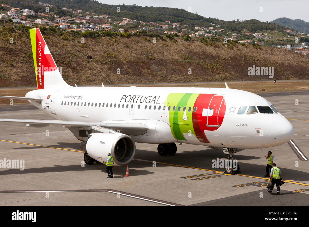 Ein TAP Portugal Airbus A319 Flugzeug in Funchal Flughafen, Madeira, Europa Stockfoto