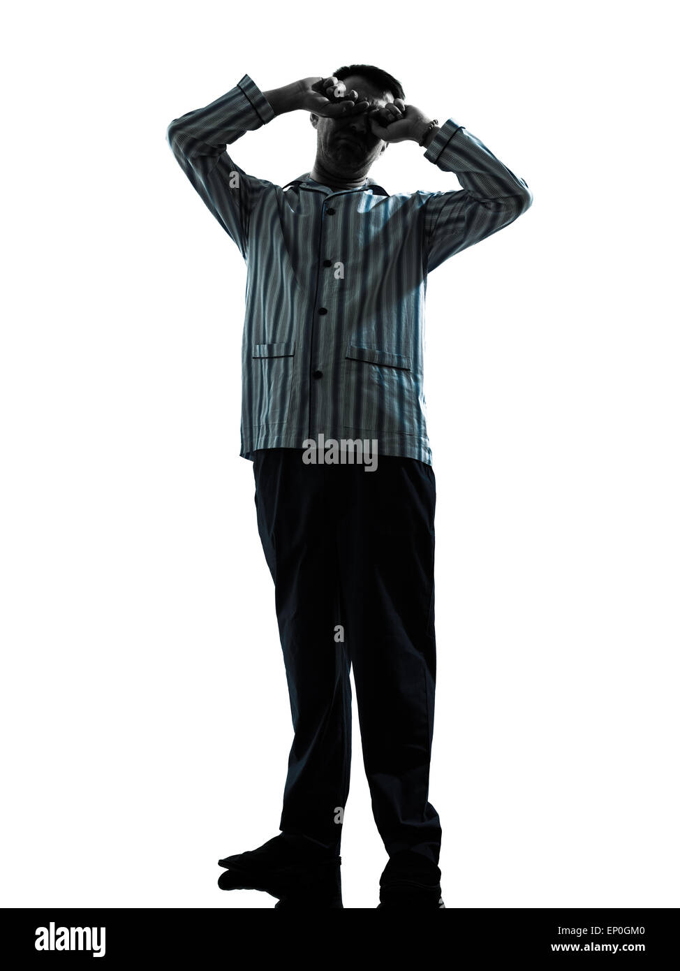 ein Mann im Pyjama aufwachen dehnen Silhouetten auf weißem Hintergrund Stockfoto