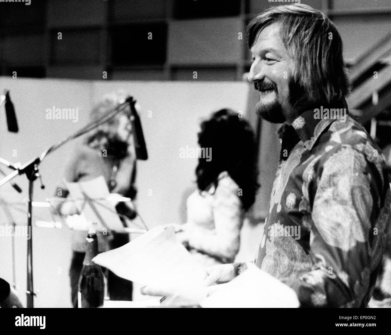 Deutscher Bandleader, Komponist, Arrangeur und Musikproduzent James Last bei einer Orchesterprobe am 24.11.1971. Deutsch bandl Stockfoto