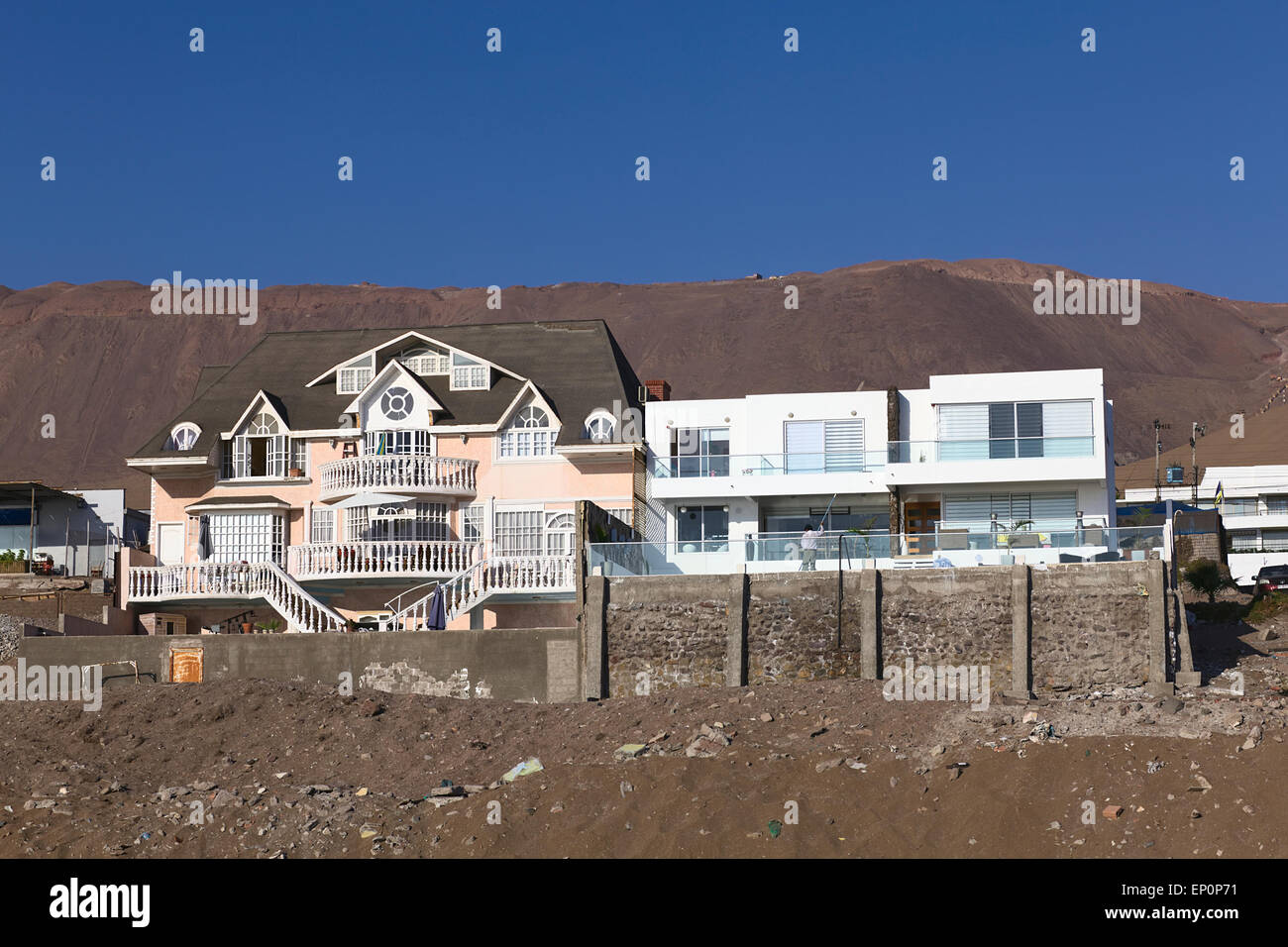 Moderne neue Wohngebäude entlang der Südküste in Iquique, Chile Stockfoto