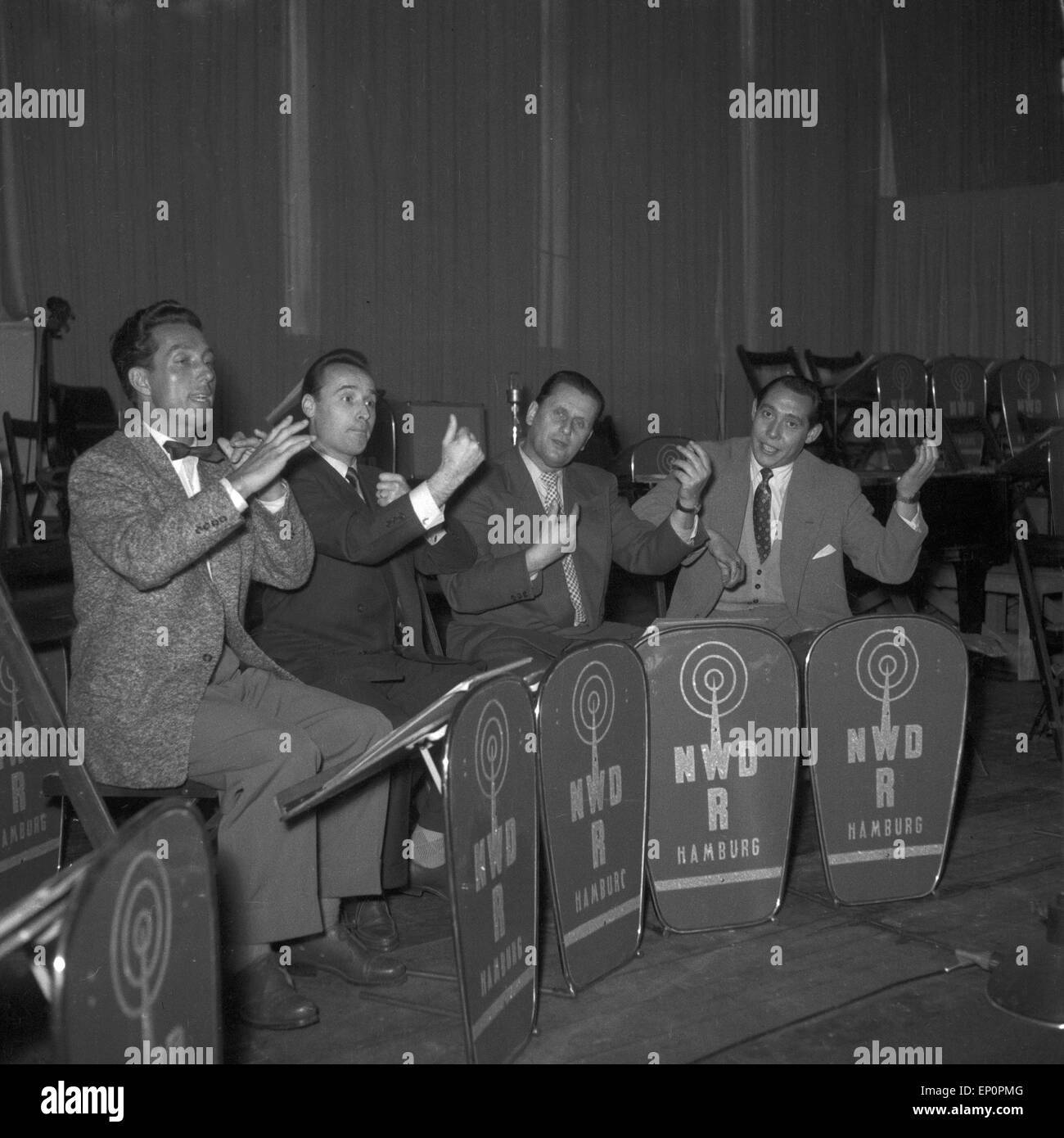 Sterben Sie Vier Mitglieder Vom Comedien - Quartett (Herbert Imlau, Fred Ritter, Karl Heinz Nowak, Werner Schliebitz) Beim NWDR, Hamburg Stockfoto