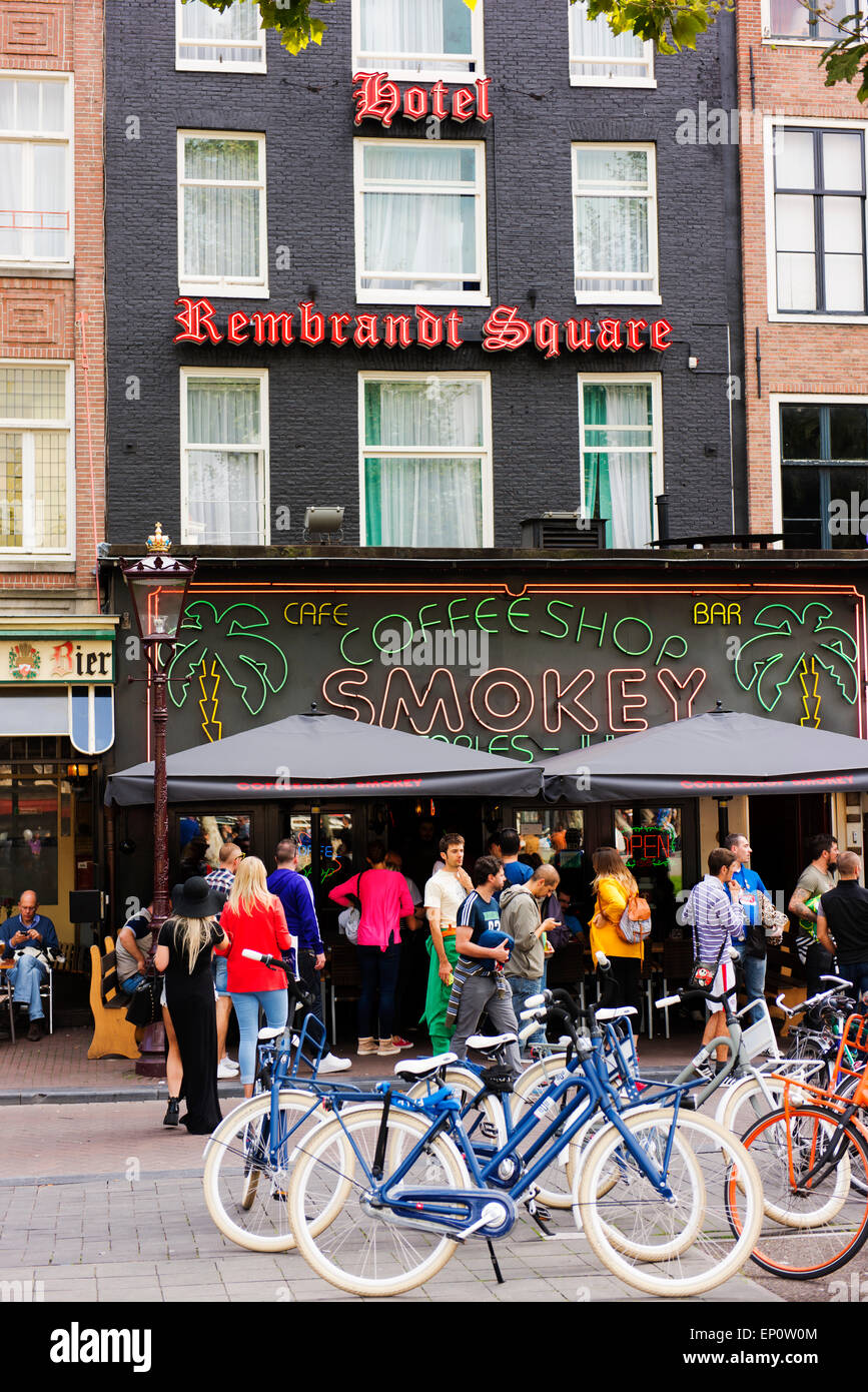 Kaffee/Cannabis-Shop in Amsterdam Rembrandtplein. Stockfoto