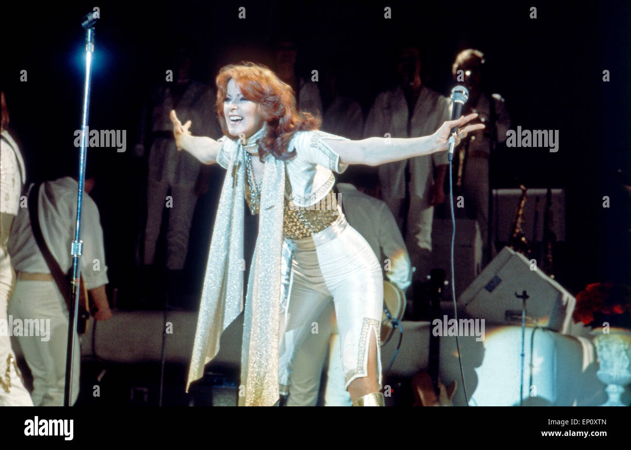 Anni Frid Lyngstad Von Der Schwedischen Popgruppe ABBA Beim Konzert In anni-frid-lyngstad-von-der-schwedischen-popgruppe-abba-beim-konzert-in