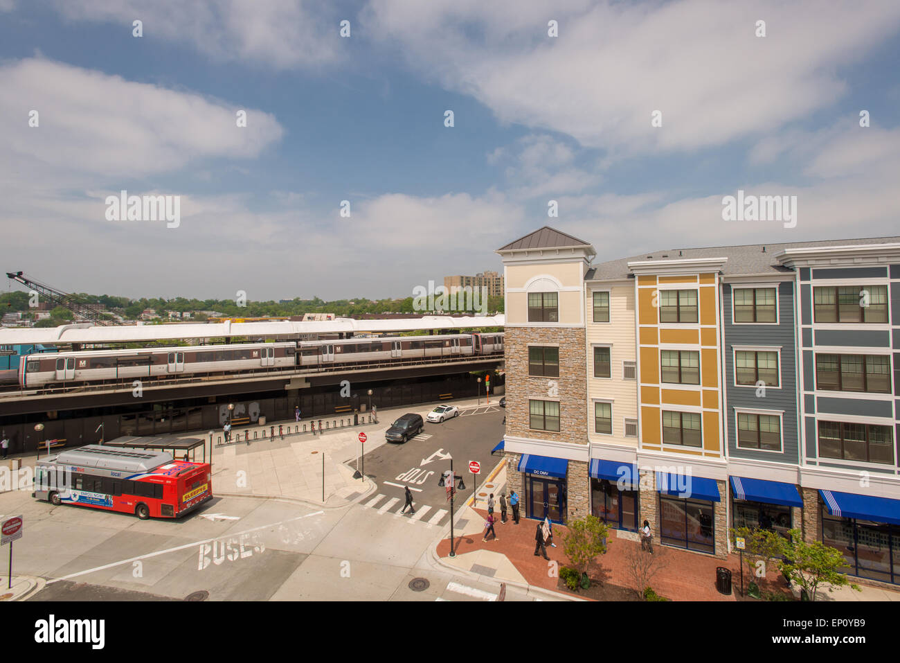 Bahnhof und Busbahnhof in der Nähe von Einkaufsmöglichkeiten in Rhode Island Row in Washington DC, USA Stockfoto