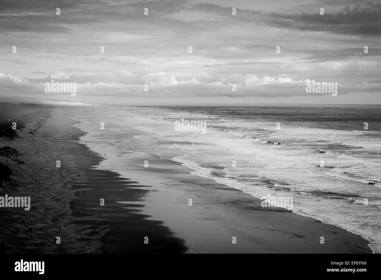 Schwarz / weiß Foto eines Strandes in Oregon, USA Stockfoto