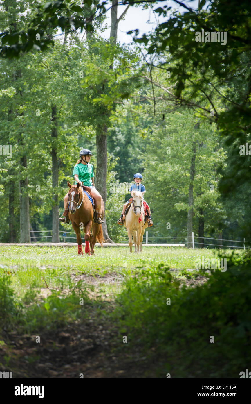 Frau und junge Wanderreiten in Hanover, Maryland, USA Stockfoto