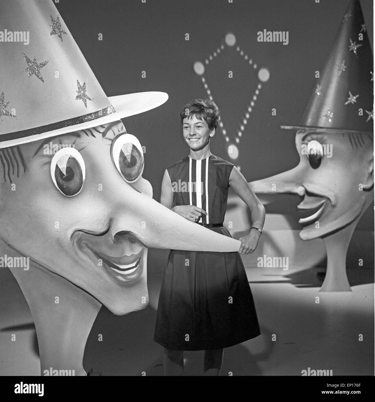 Dänische Sängerin Dorthe Kollo in der ARD Musiksendung, "Musik aus Studio B", Deutschland 1960er Jahre. Dänische Sängerin Dorthe Stockfoto