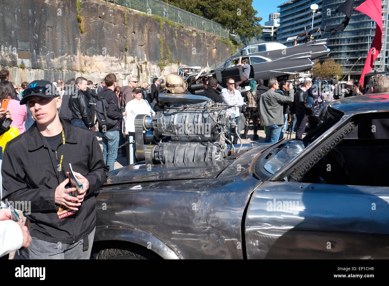 Sydney, Australien. 13. Mai 2015. Mad Max-Fury Road kam nach Sydney für die Filmpremiere und setzen auf eine Promo am circular quay Stockfoto