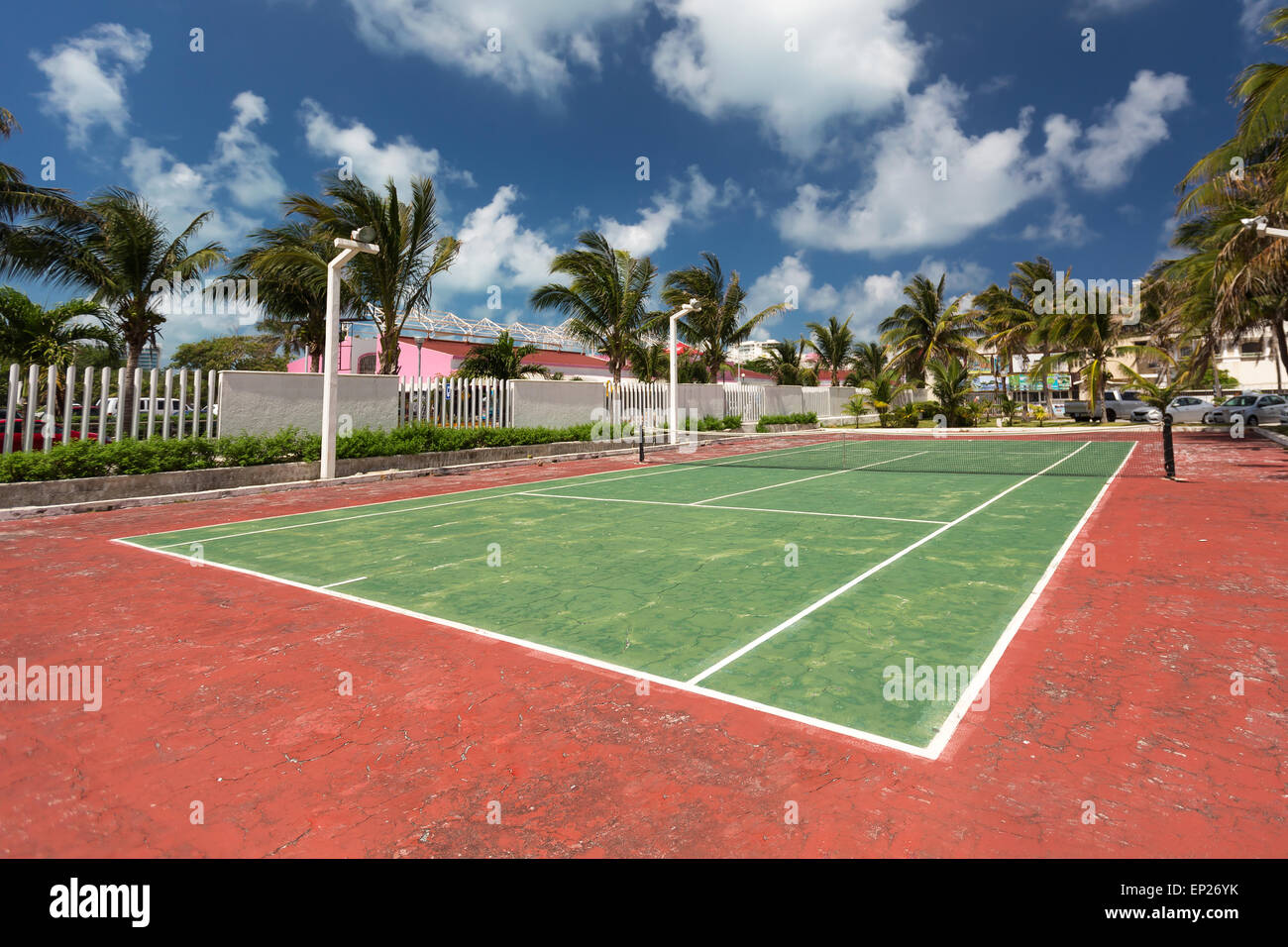 Leer: Tennisplatz im freien Stockfoto