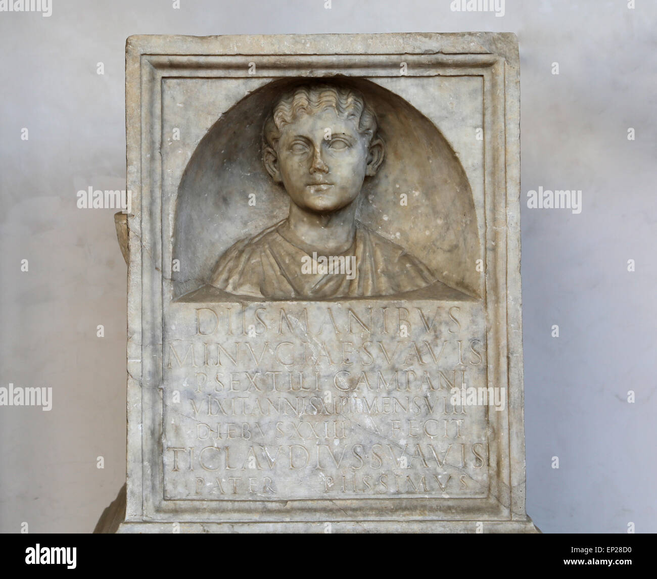 Grabbeigaben Altar seine Tochter Minucia Suavis, Ehefrau von Publiusa Sextilius Campanus von Tiberius Claudius Suavis gewidmet. Rom. Stockfoto