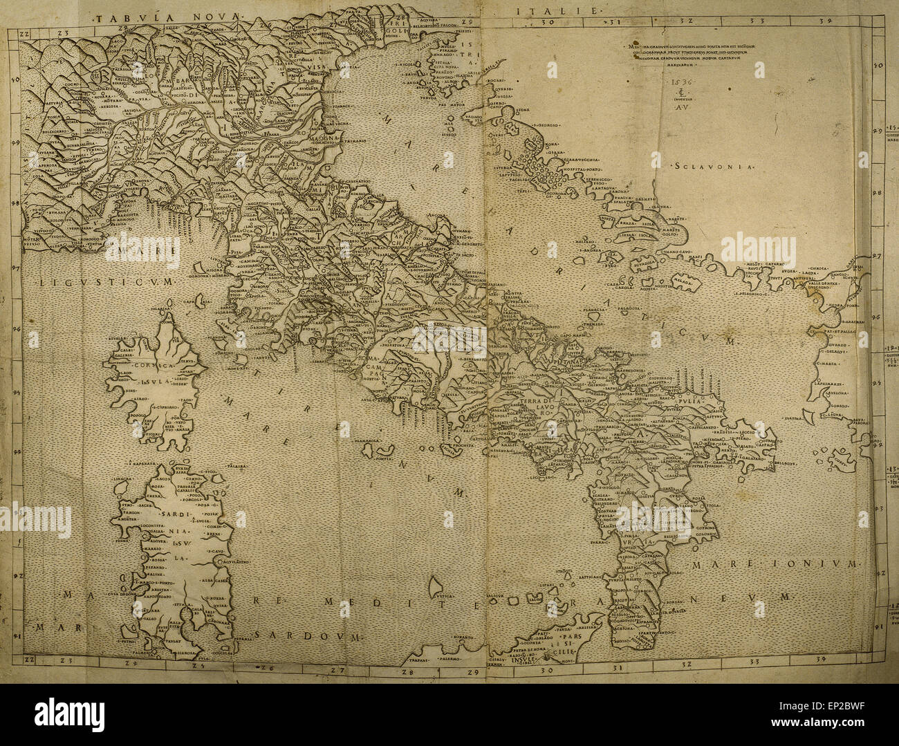 Karte der italienischen Halbinsel, Inseln Korsika und Sardinien und Adria-Küste. Gravur. 16. Jahrhundert. Stockfoto