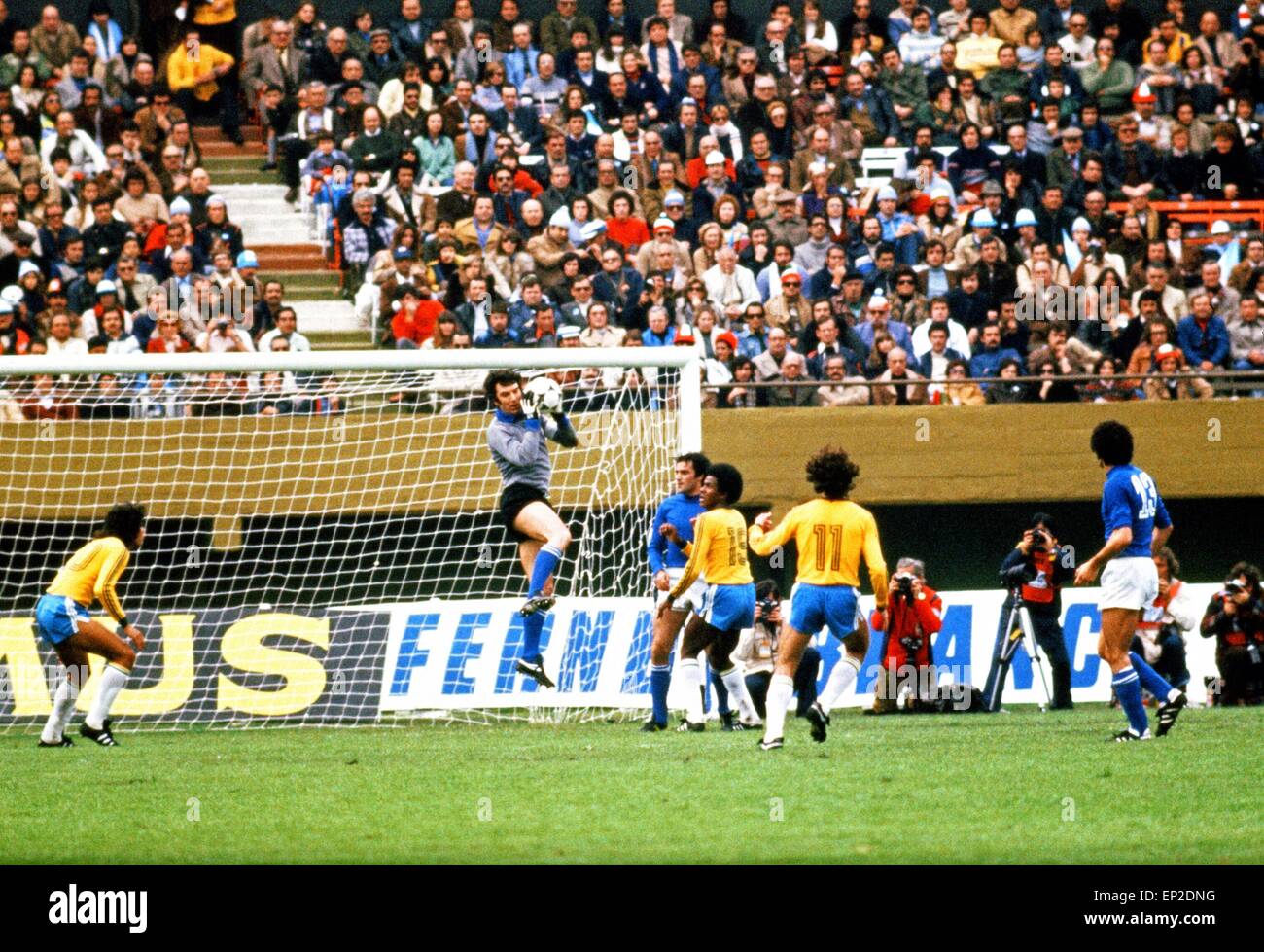 Brasilien / Italien, dritter Stelle übereinstimmen, 1978 FIFA World Cup, Estadio Monumental, Buenos Aires, Argentinien, 24. Juni 1978. Endstand: Brasilien 2: 1 Italien. Dino ZOFF spart Stockfoto