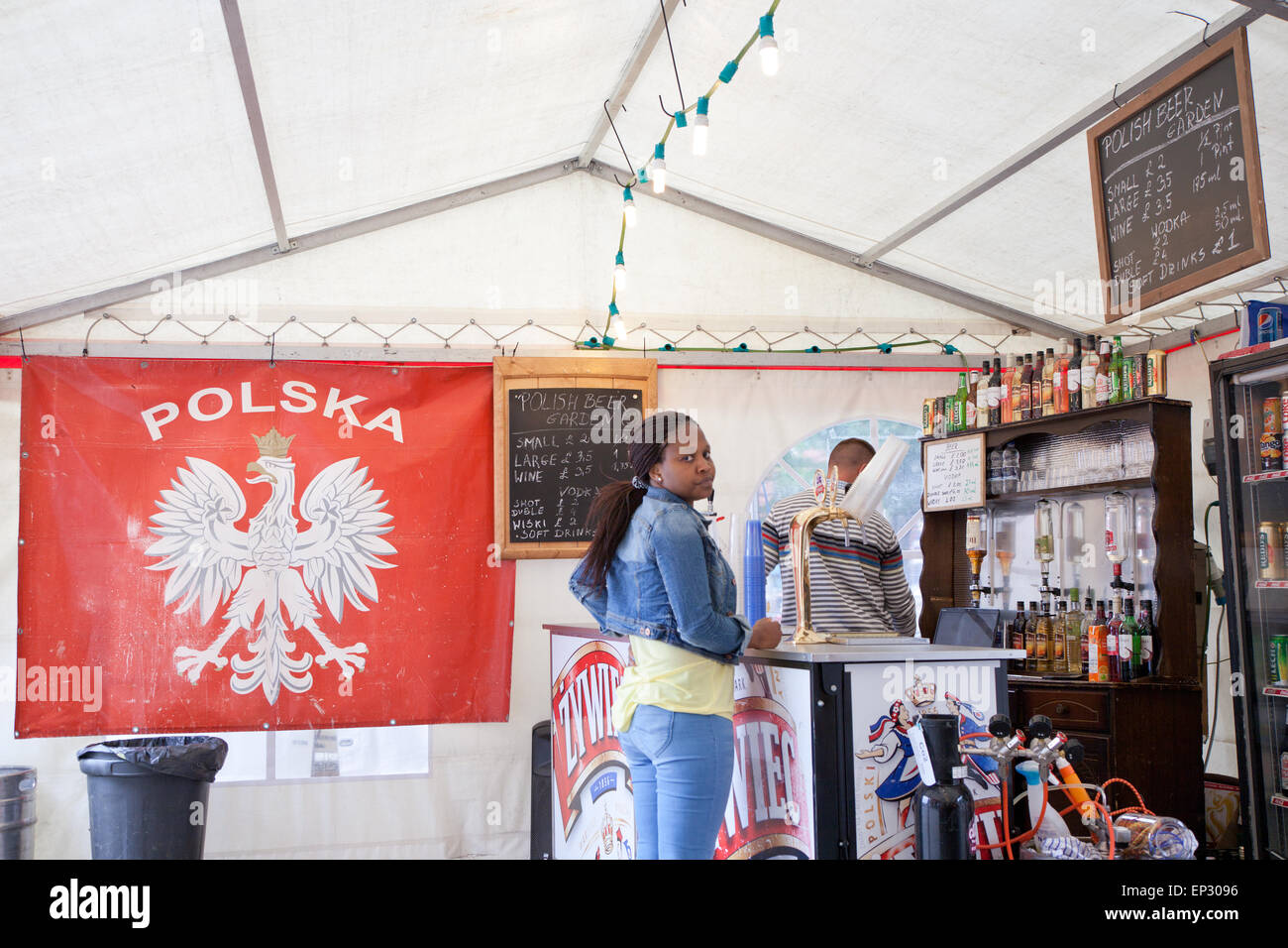 Eine Szene aus einer polnischen Bar während des Festivals von Bradford, 2013. Stockfoto