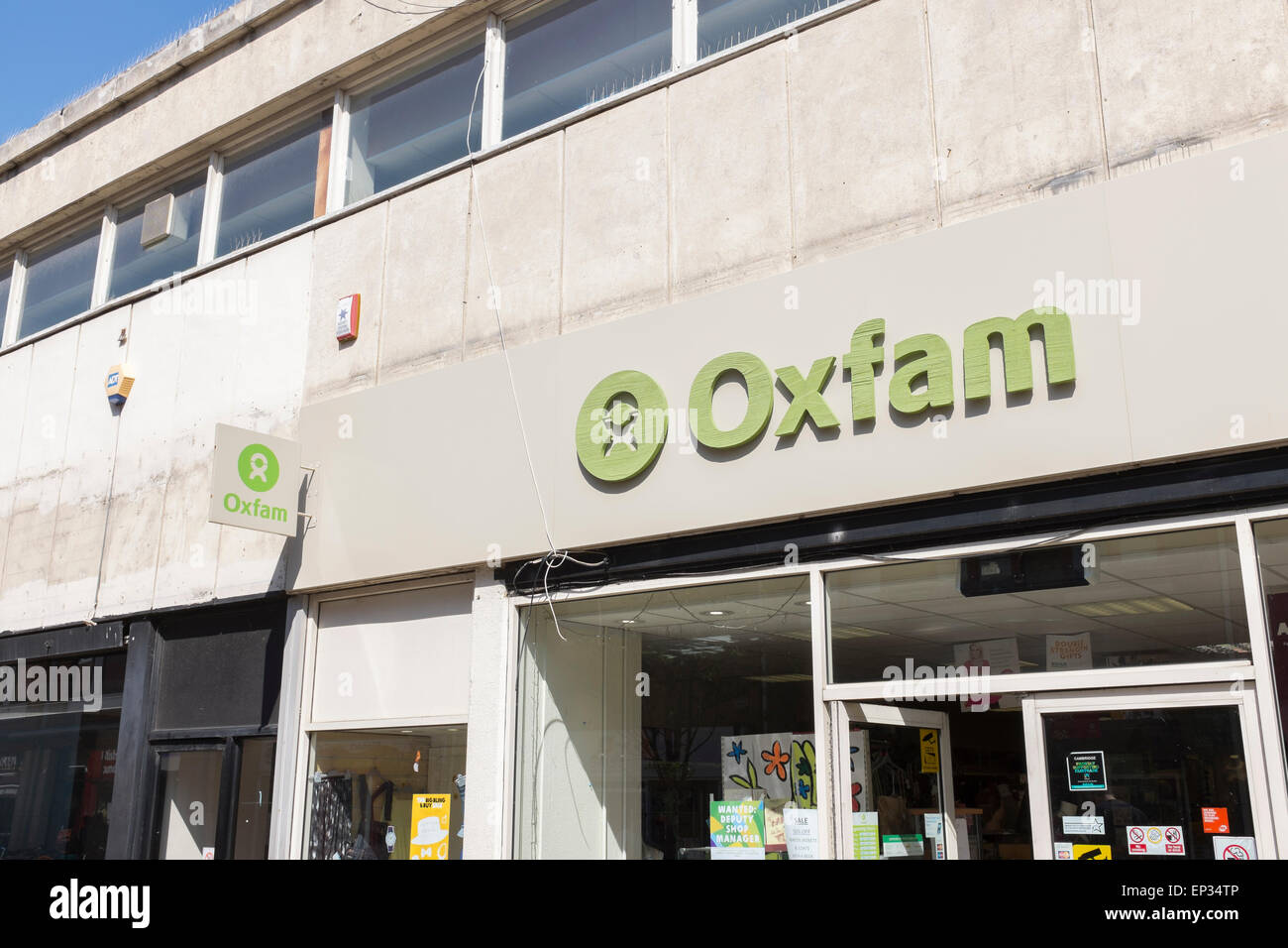 Oxfam Charity Shop und Beschilderung Logo Burleigh Straße Cambridge Stadt England Stockfoto