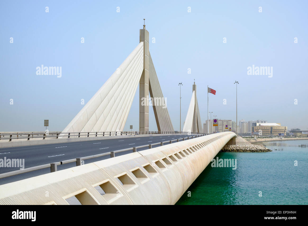 Scheich Isa bin Salman Causeway Bridge, Verknüpfung von Manama und Muharraq Insel im Königreich Bahrain Stockfoto