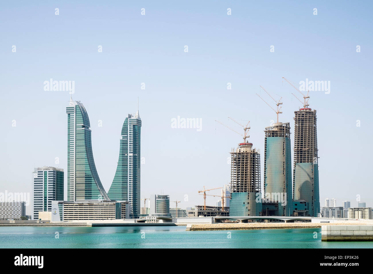 Blick auf neue Bürotürme im Bau in Bahrain Financial Harbour Bezirk in Manama, Bahrain Stockfoto