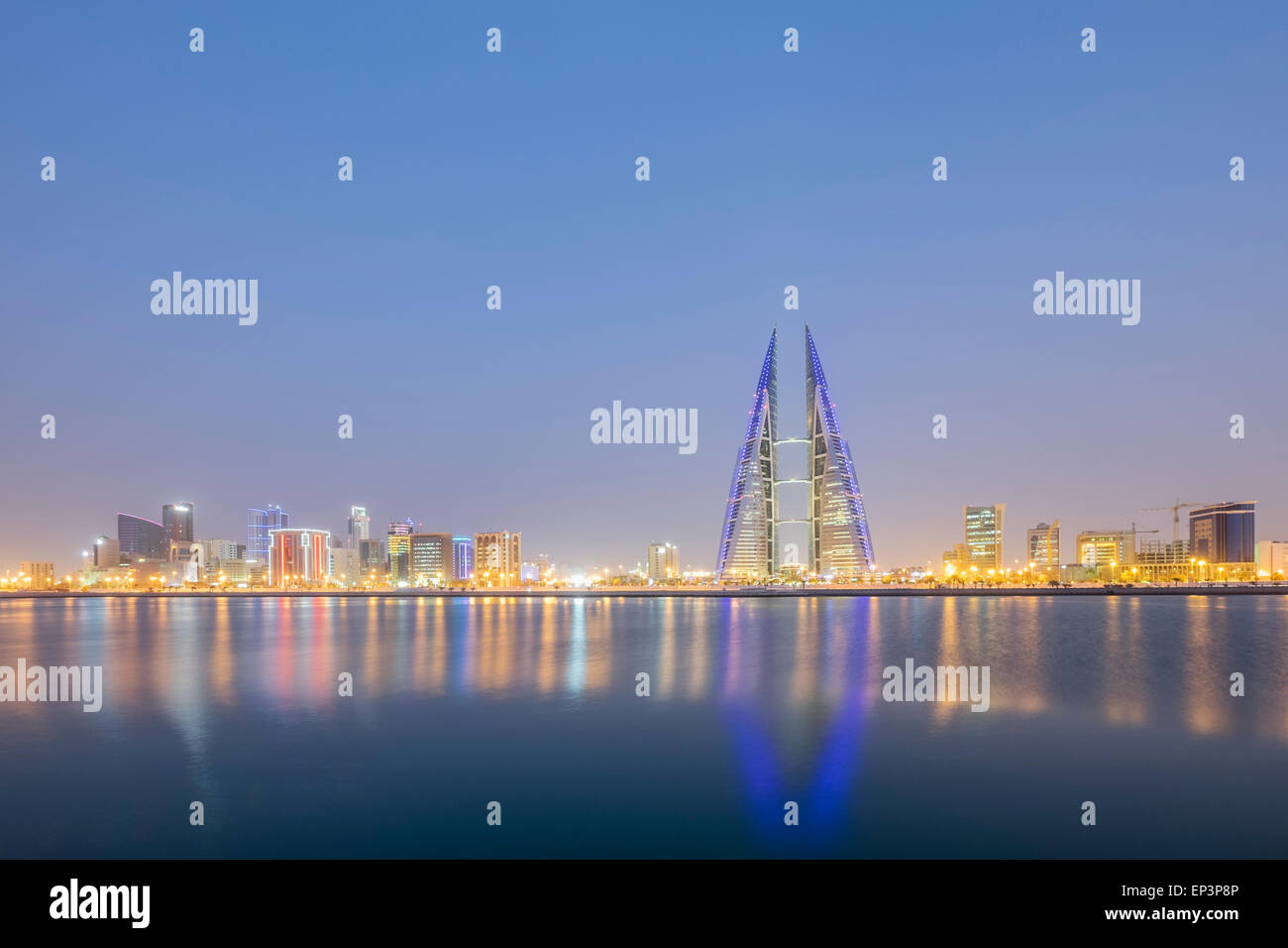 Blick auf World Trade Center und Skyline von Manama im Königreich Bahrain Stockfoto