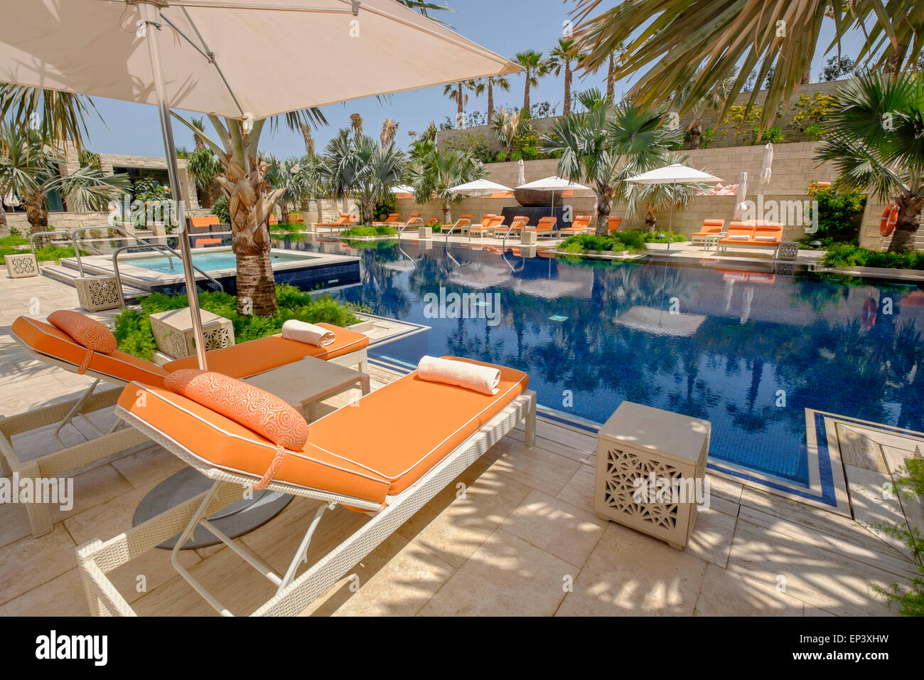 Schwimmbad im neuen Luxus vier Jahreszeiten Hotel Bahrain Bay in Manama Königreich von Bahrain Stockfoto